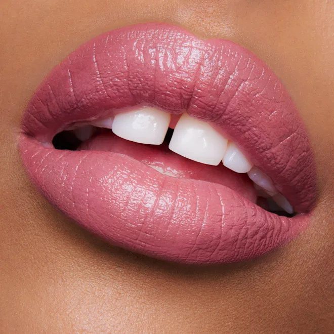 БЕСТСЕЛЕР Зволожувальна пастельна помада з сатиновим фінішем Charlotte Tilbury K.I.S.S.I.N.G RED CARPET PINK A Sumptuous Pastel Pink Lipstick in My Moisturising Formula with a Soft Satin Shine Finish, Encased in a Pink Tube!
